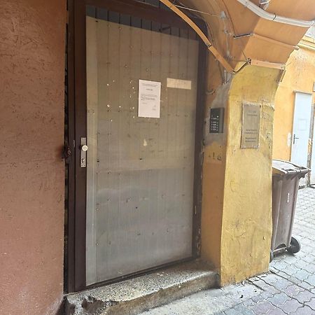 C Private Room In City Center In ברטיסלאבה מראה חיצוני תמונה
