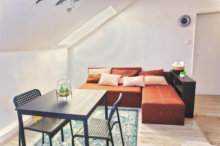 C Private Room In City Center In ברטיסלאבה מראה חיצוני תמונה