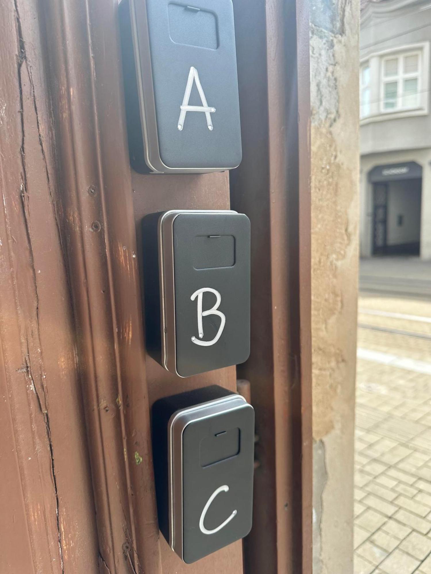 C Private Room In City Center In ברטיסלאבה מראה חיצוני תמונה